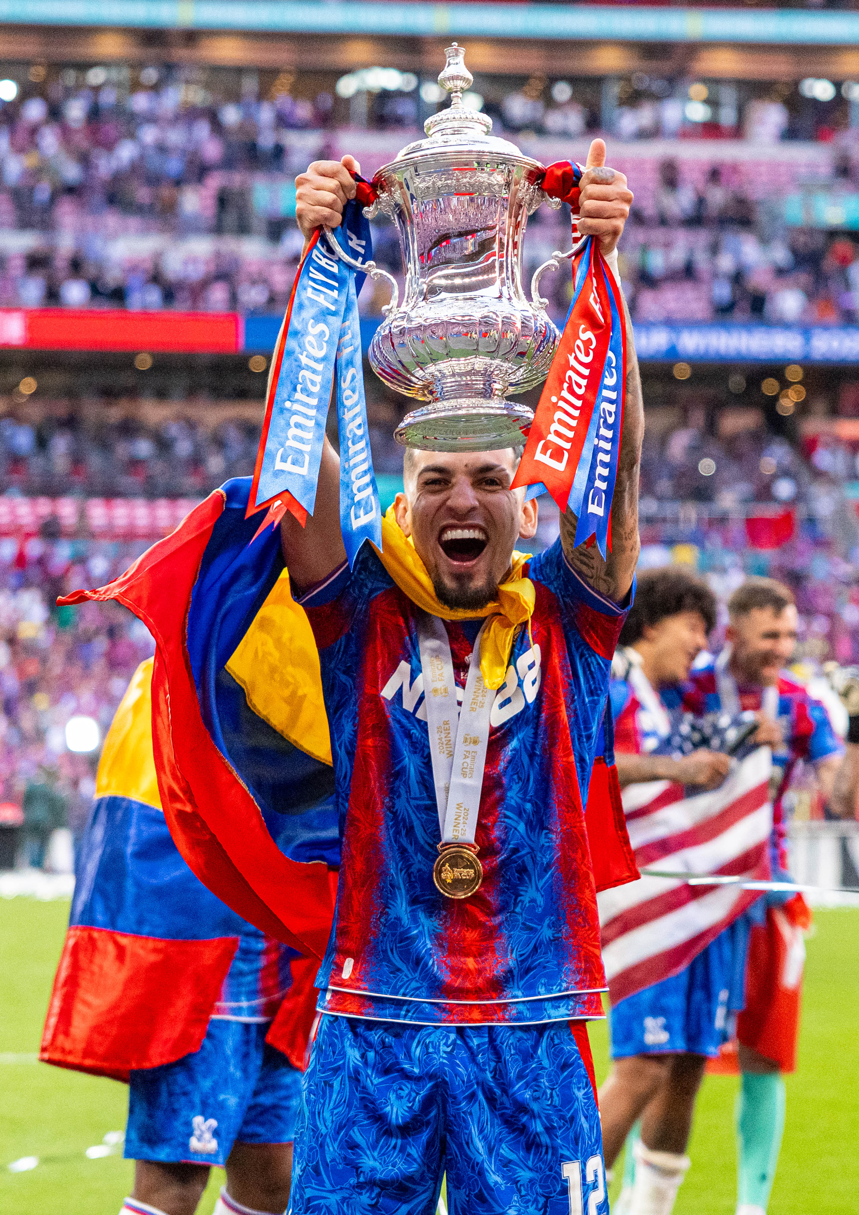 英格兰中场助攻连连，引领球队取得胜利