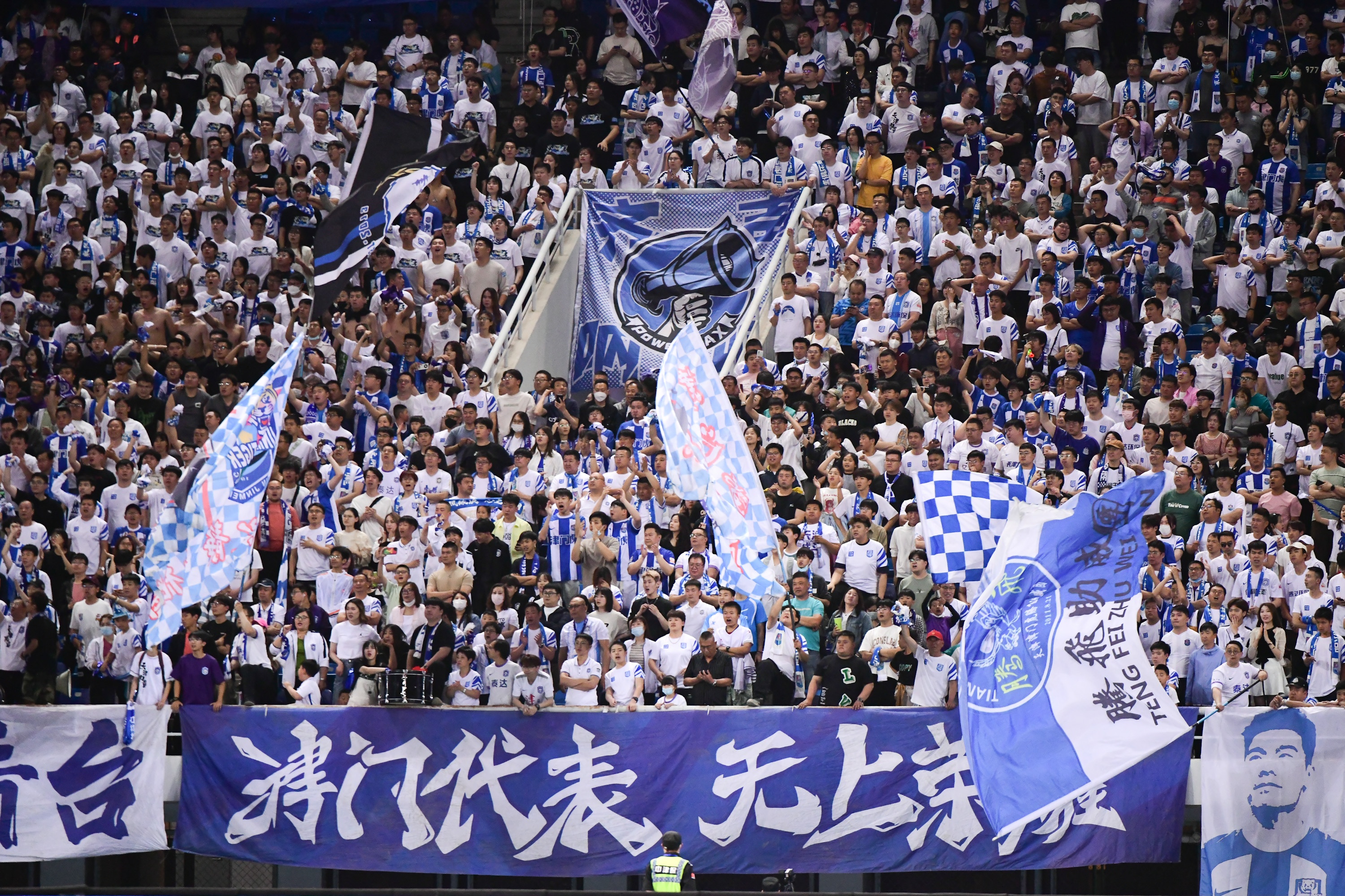 球队连续主场作战,球迷纷纷到场观战的简单介绍 球队连续主场作战,球迷纷纷到场观战的简单介绍