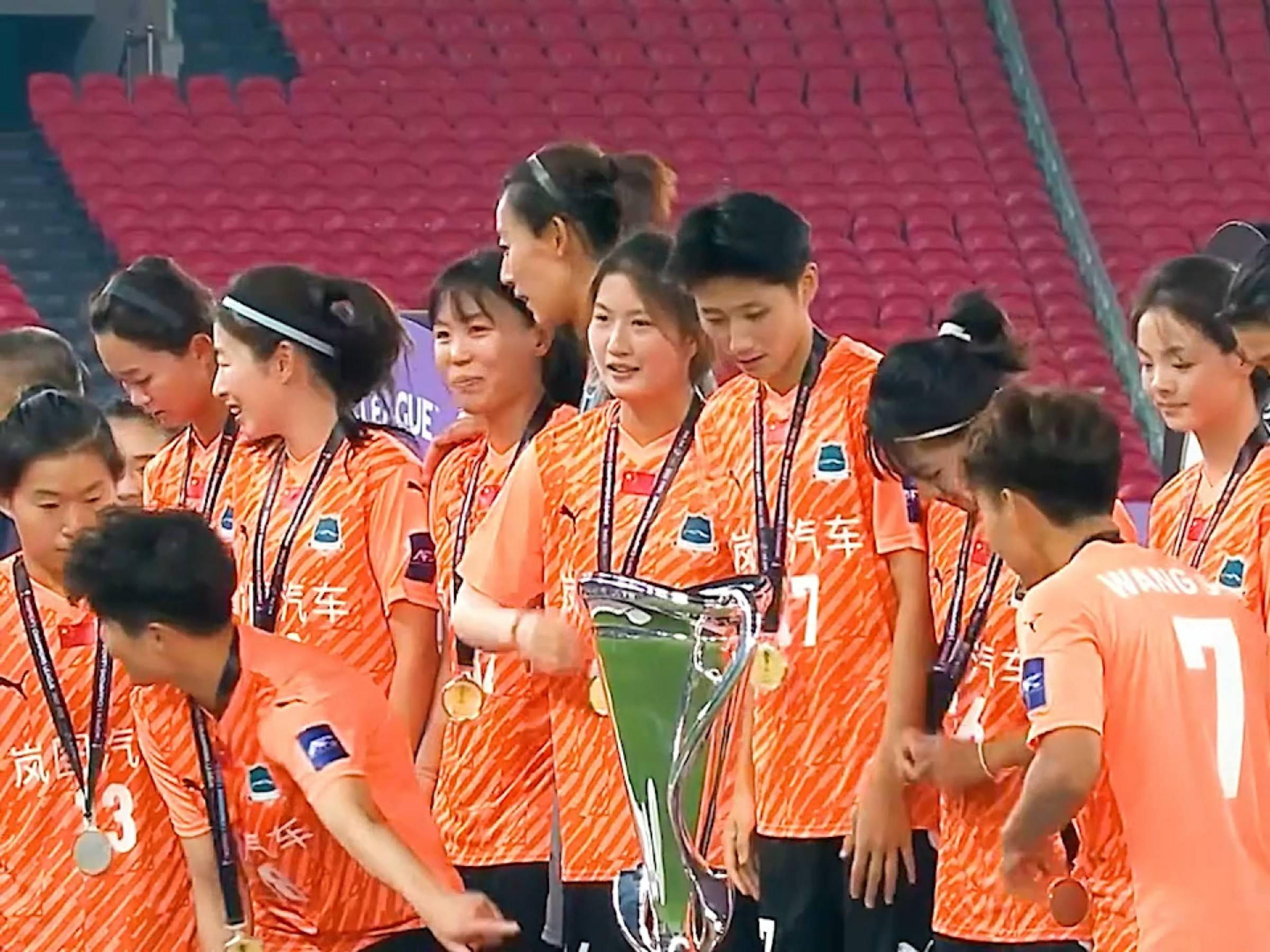 开云-中国国家队获得冠军，荣誉加冕