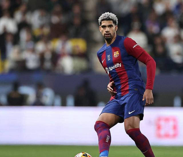 开云体育登录-关于后卫球员在比赛中尽显冷静替换，防守稳健的信息