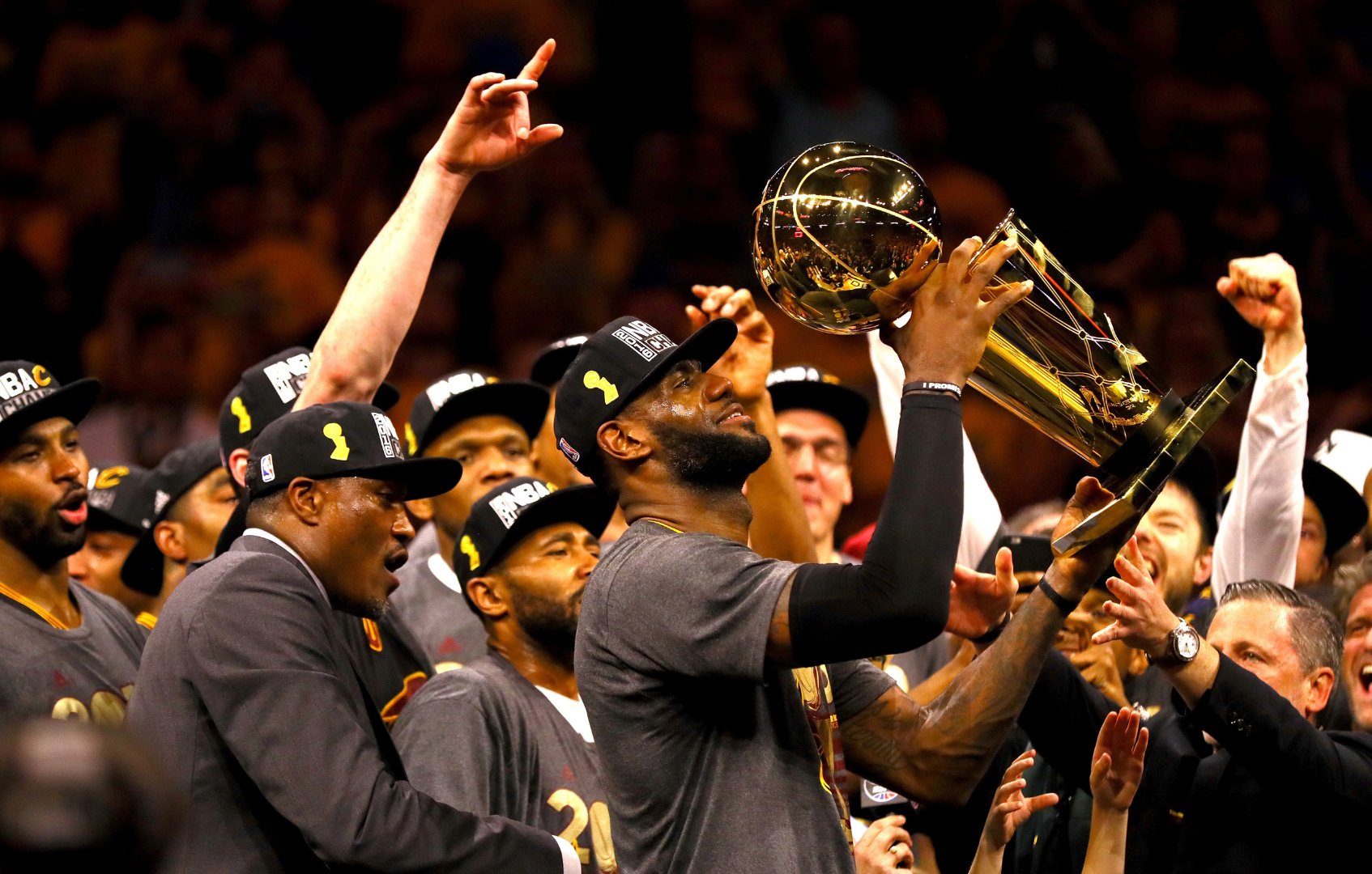 开云APP-关于NBA总冠军巅峰之战，湖人成功夺得总决赛冠军的信息