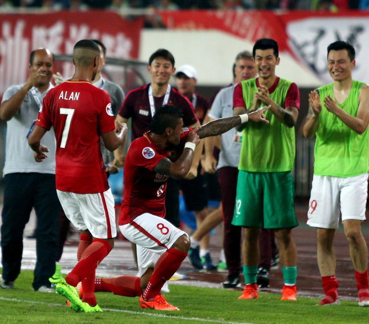 恒大客场击败重庆，保持不败优势