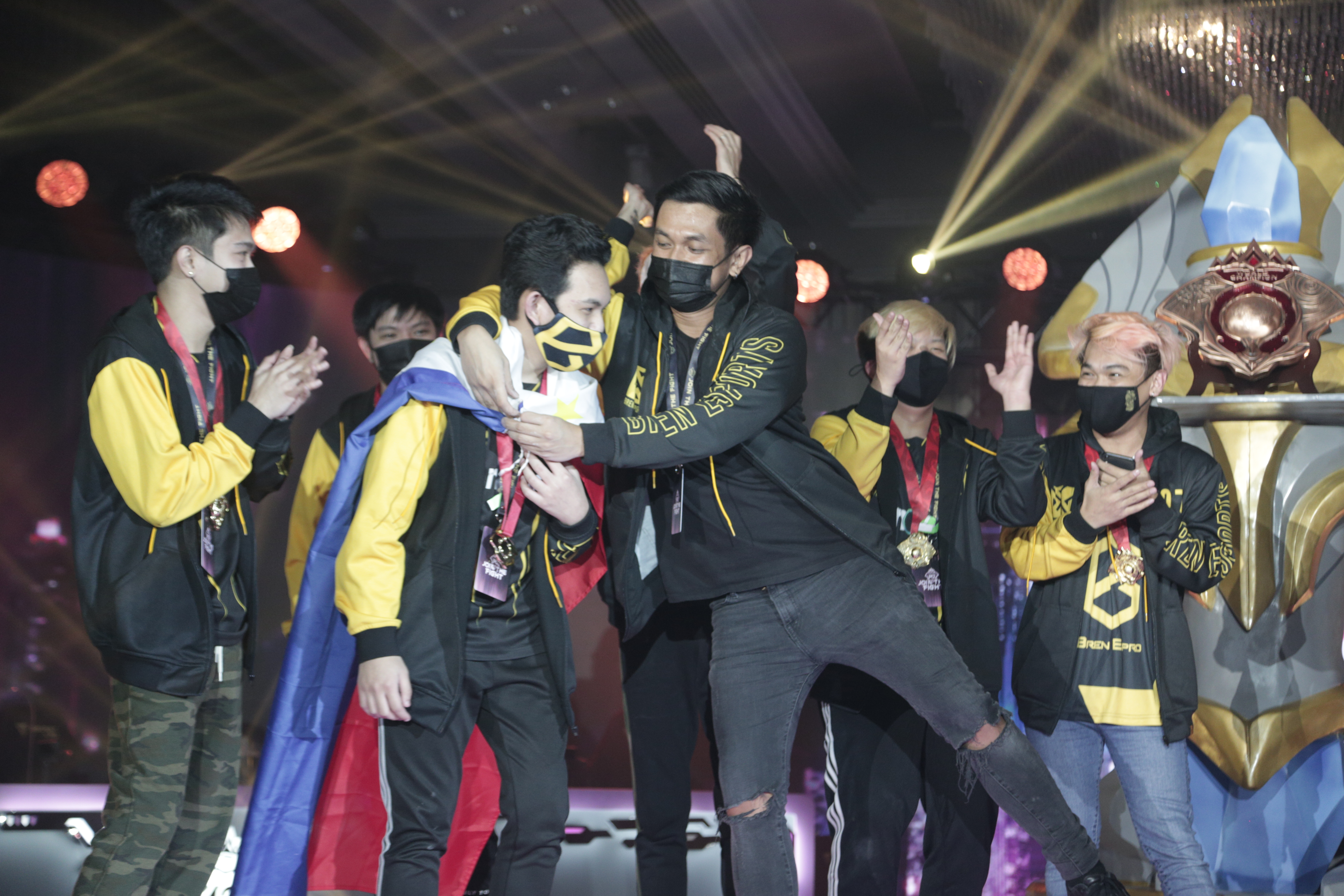 S赛决赛震撼开打，巅峰对决引爆全场的简单介绍