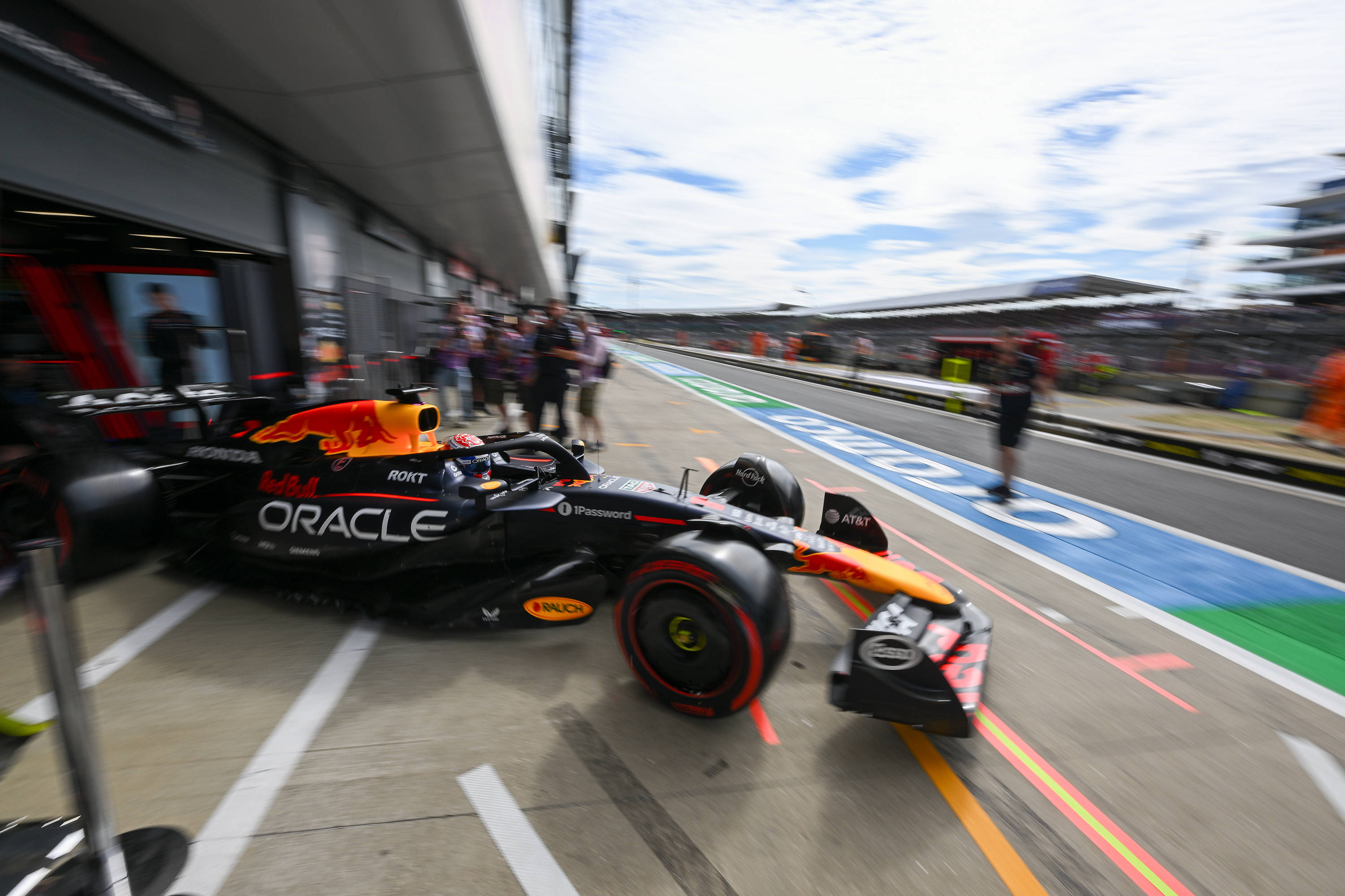 哈斯车队绝杀红牛车队，诺里斯点燃赛场