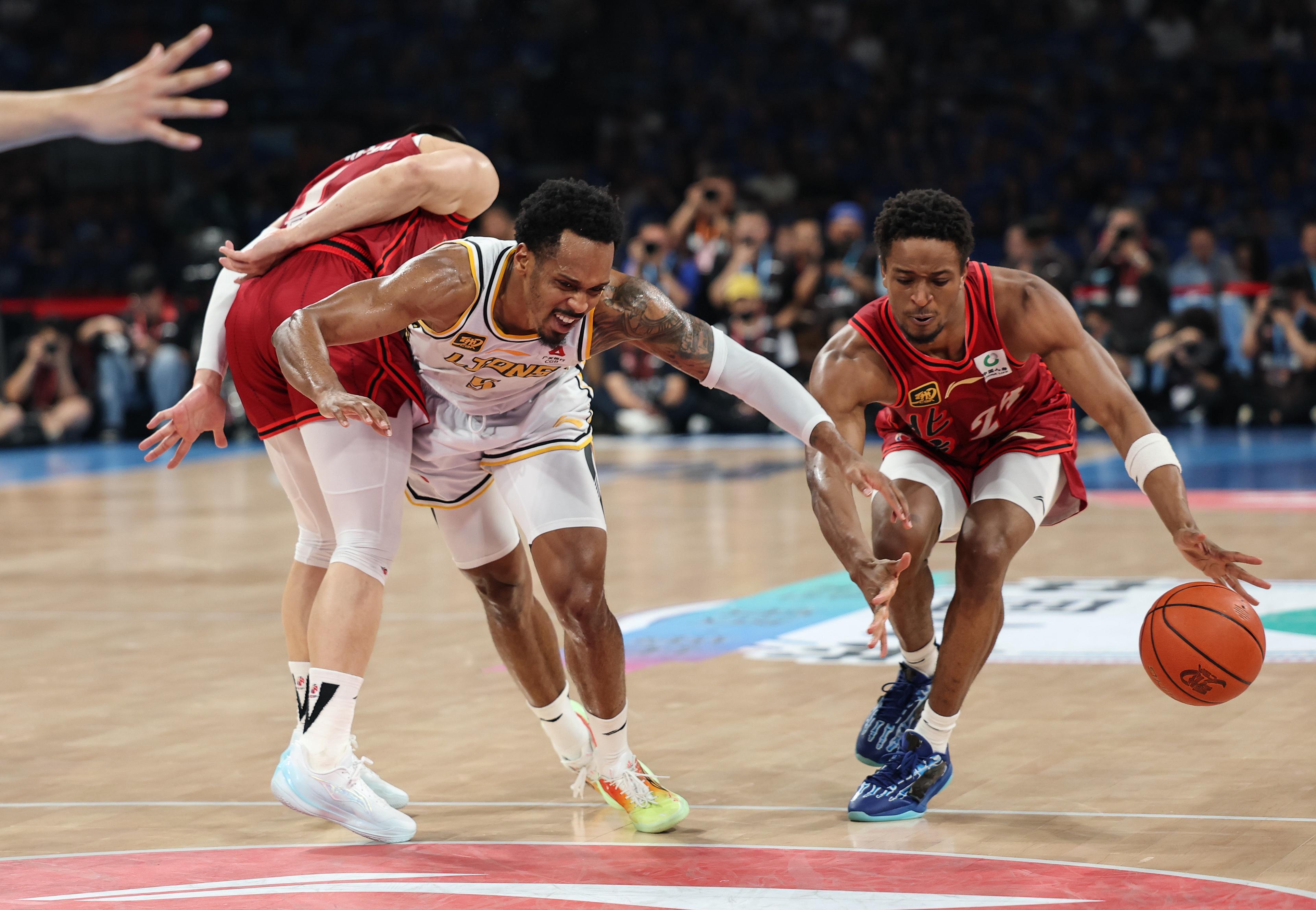 开云sport-人豪取十连胜，篮网擒掘金，东部强队明显突出