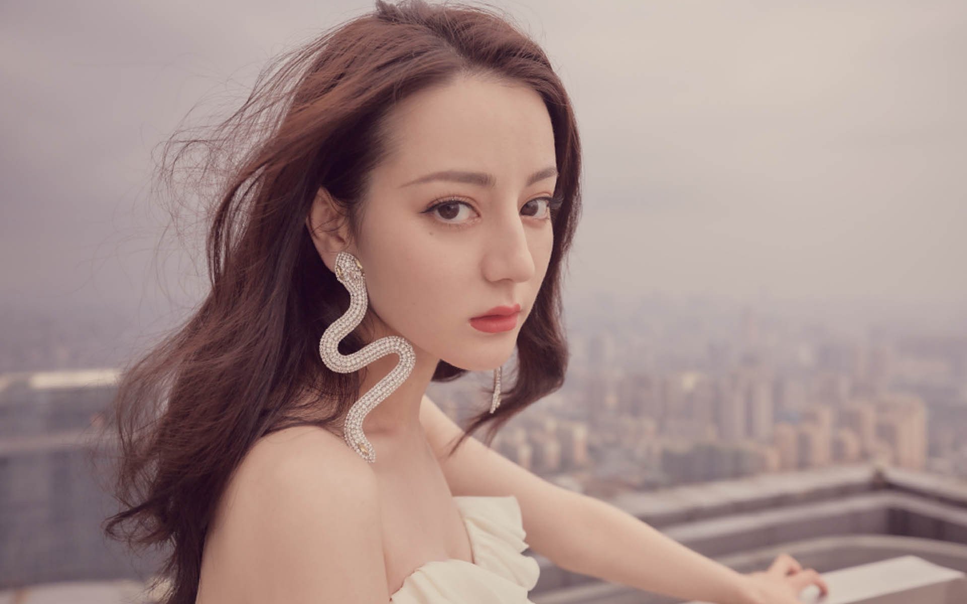 他用双脚在历史的黑板上,凿穿了那道锁死南非四十年的咒语—蒂亚戈凿穿的不仅是埃及防线,更是时间与记忆的枷锁