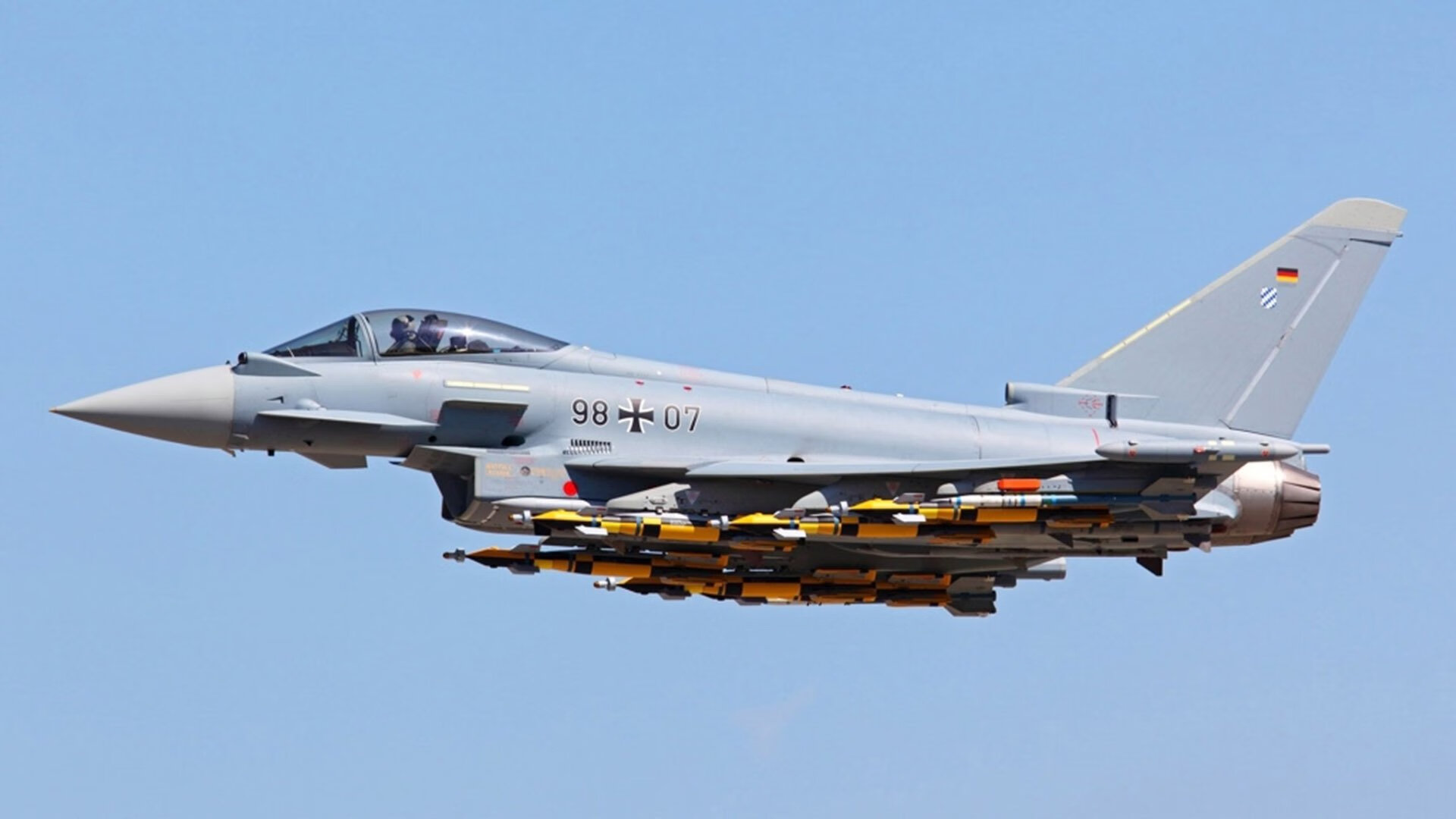 空间折叠的剧场，罗马的灯塔、伦敦的沙盘与足球的永恒叙事